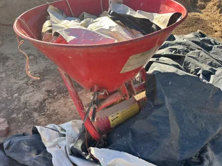 Cosmo 500 Fertilizer Spreader / Kunsmisstrooier for Sale (014811)