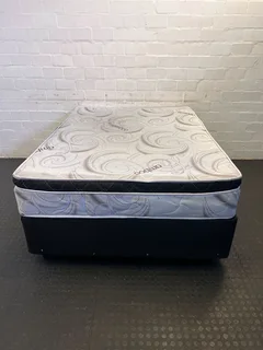 Comfortable Double-Size Memory Foam Mattress - Light Wear - REDUCED- A53036