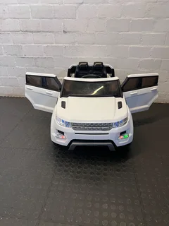 Pre-Loved White Ride-On Toy Car - Kids&#39; Electric Adventure- Has No Remote Battery needs - A56346