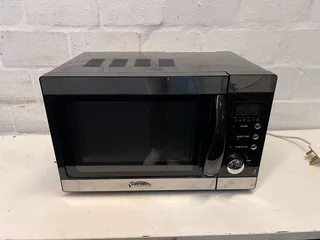 Midea White Countertop Microwave - Excellent Working Condition - REDUCED- A53326