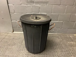 Black Rubbish Bin -REDUCED- A41026