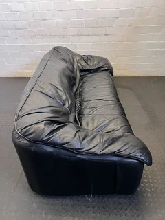 Classic Black Leather 2-Seater Sofa - Fair used- A56663