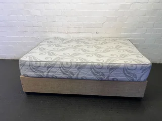 Comfort Sleep Queen Mattress &amp; Upholstered Base Set- A56638