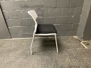 White plastic visitors chair - PRICE DROP- A41268