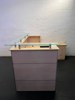 Modern L-Shaped Reception Desk with Glass Top &amp; Mobile Pedestal- A56611