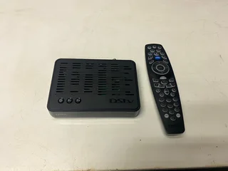 DSTV decoder with remote -REDUCED- A38243