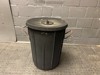 Black Rubbish Bin -REDUCED- A41026