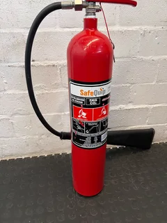 SafeQuip CO2 5kg Fire Extinguisher- A55638