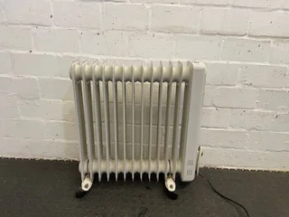 Pineware 12 Fin Oil Heater 2000w - Price Drop- A44913