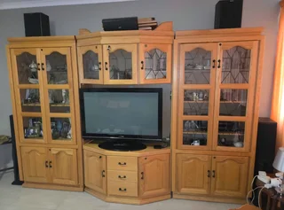 Solid Oak TV wall unit in as good as new condition