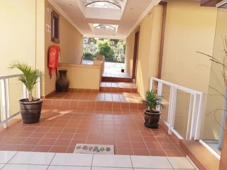 3 BEDROOM APARTMENT IN WAKENSHAW MANOR