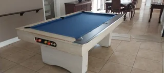 Pool &amp; snooker tables
