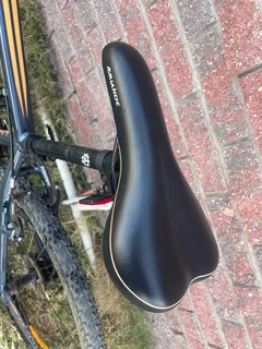 Avalanche reflex mountain bike