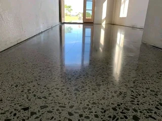 specialise in decorative walls and floors finishes