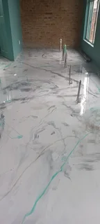 specialise in decorative walls and floors finishes