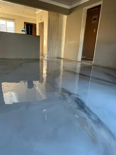 specialist in decorative walls and floors finishes