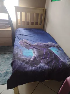 Single bed with new mattress for R1200 neg