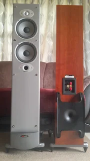 High End!! Polk Audio RTi 8 250 watt!! FloorStanding Speakers-In A Cherry Finish