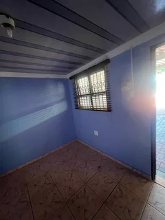 1 Room Available To Rent In Clean Quiet Home - Prefer Female Housemate