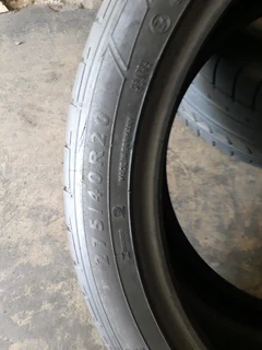 275/40/20×2runflat dunlop and many other sizes available for sale call/whatsApp 0631966190.