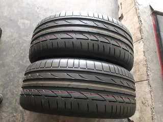 Brandnew 225/50/17×4 Bridgestone runflat and good secondhand for sale call/whatsApp 0631966190.