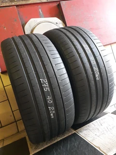275/40/20 runflat for sale call/whatsApp 0631966190.