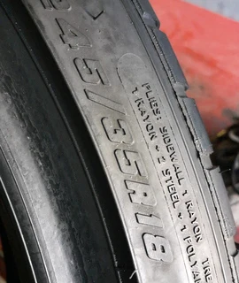 245/35/18×2 runflat goodyear 99 percent life tread left call/whatsApp 0631966190.