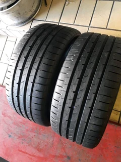 245/35/18×2 runflat goodyear 99 percent life tread left call/whatsApp 0631966190.