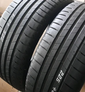 225/40/19 normal or runflat call/whatsApp 0631966190 for details.