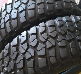 285/70/17×2 bf Goodrich M/T for sale call/whatsApp 0631966190.