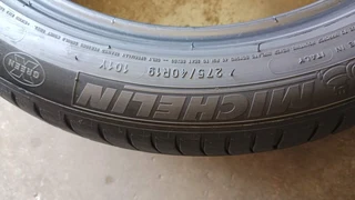 275/40/19×2 Michellin runflat we are selling quality used tyres at affordable prices call/whatsApp.