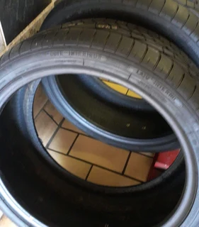 275/35/20×2 Goodyear runflat for sale call/whatsApp 0631966190 for more information.