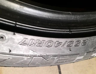 255/40/17×2 runflat Bridgestone we are selling quality used tyres at affordable prices call/whatsApp