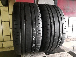 275/30/20×2 runflat goodyear for sale call/whatsApp 0631966190 for more information.