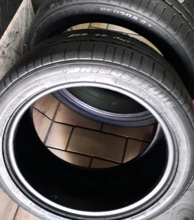 255/40/17×2 runflat Bridgestone for sale we fit and balance for free we aoso do deliveries.