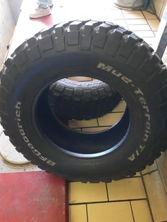 285/70/17×2 Mud terrain for sale call/whatsApp 0631966190 we fit and balance we also do deliveries.