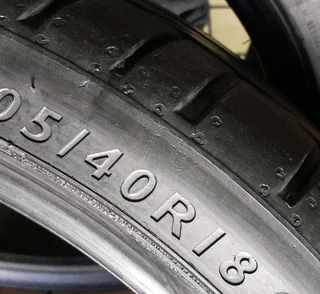 205/40/8×2dunlop runflat for sale call/whatsApp 0631966190.