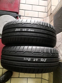 205/40/18×2 dunlop runflat for sale call/whatsApp 0631966190 for more information