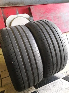 275/40/19×2 runflat and many other sizes available call/whatsApp 0631966190 for more information.