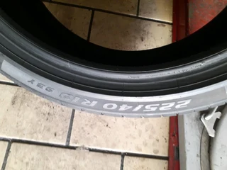 225/40/19×2 runflat for sale call/whatsApp 0631966190 for more information.