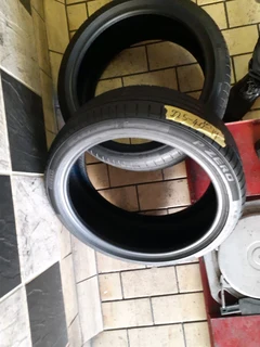 225/40/19×2 runflat for sale call/whatsApp 0631966190 for more information.