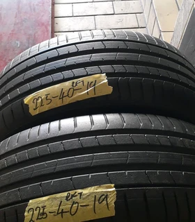 225/40/19×2 runflat for sale call/whatsApp 0631966190 for more information.