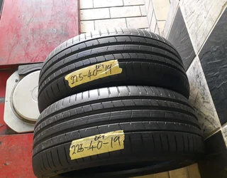 225/40/19×2 runflat for sale call/whatsApp 0631966190 for more information.