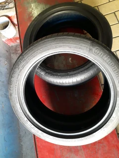 225/45/18×2continental runflat for sale call/whatsApp 0632966190 for more information will fit/balan