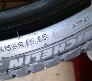 275/35/19×2 Michelin runflat tyres and many other sizes available call/whatsApp 0631966190 for more.