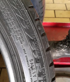 275/35/19×2 Michelin runflat tyres and many other sizes available call/whatsApp 0631966190 for more.