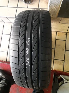 225/45/17 runflat for sale call/whatsApp 0631966190 for more information.