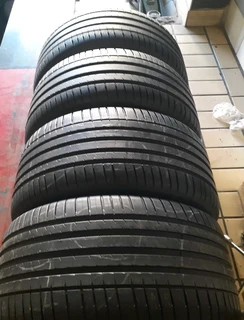 295/40/20rear and 265/45/20 front x 4 Michelin available call/whatsApp 0631966190 for more details.