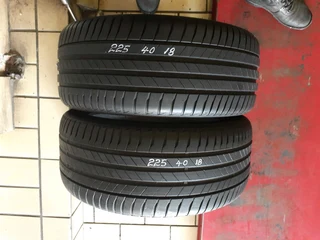 225/40/18×2 normal or runflat Bridgestone and many other sizes available call/whatsApp 0631966190 .