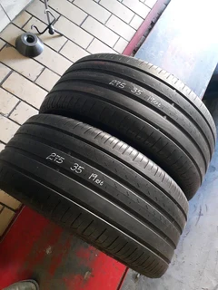 275/35/19×2 pirelli runflat many other sizes for sale call/whatsApp 0631966190 for more information.